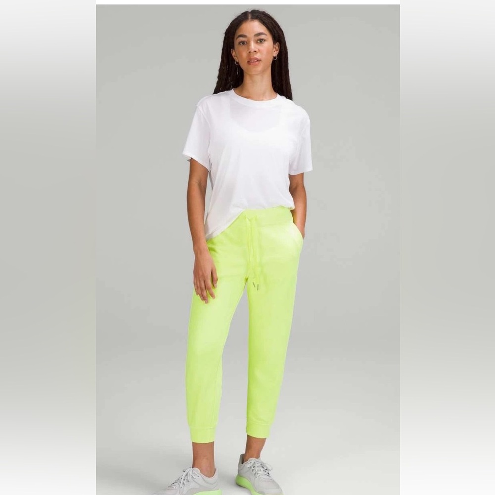 Lululemon NWOT Neon Yellow Women’s Drawstring Jogger Pants sz 10
